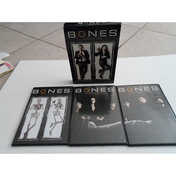 Amazon.com: Bones: Season 3 : David Boreanaz, Emily Deschanel